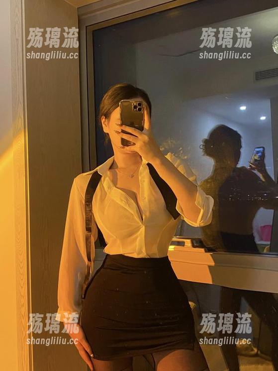 微密圈 - 安妮yoo护士写真：进门请注意，这种漂亮是有挂号的！