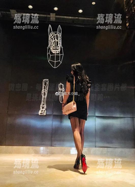 微密圈 - 每一张宸大小姐泳衣全套图片都是挑战我的审美极限，呜呜…