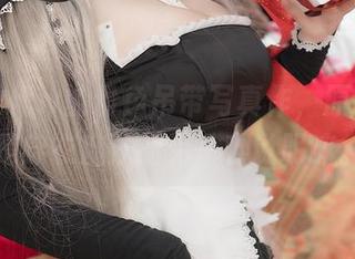 小仓千代w的粉色吊带写真作，原来可以是穿衣魔法的另一种说明嘛。