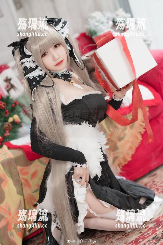 小仓千代w的粉色吊带写真作，原来可以是穿衣魔法的另一种说明嘛。