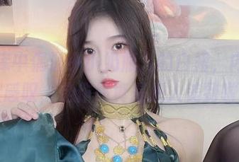 在图库中偶遇小小奶瓶儿的白裙，内心默默感叹，这作品真是把人美到啦。