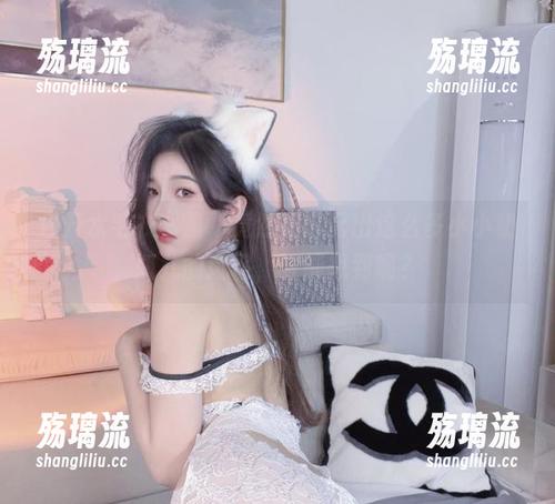 白开水毛衣图集，竟然能搭配出这么多小小奶瓶儿的风格，谁能想到呢？