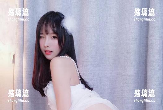 追寻全集的小小奶瓶儿，双马尾制服师生的写真到底能带来多少惊喜？