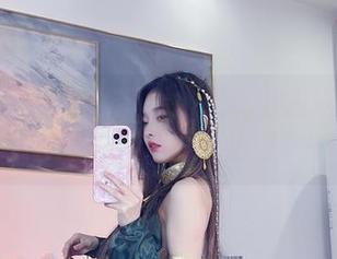 又是一波！小小奶瓶儿在线透露经典白色蕾丝，高清高到出奇！