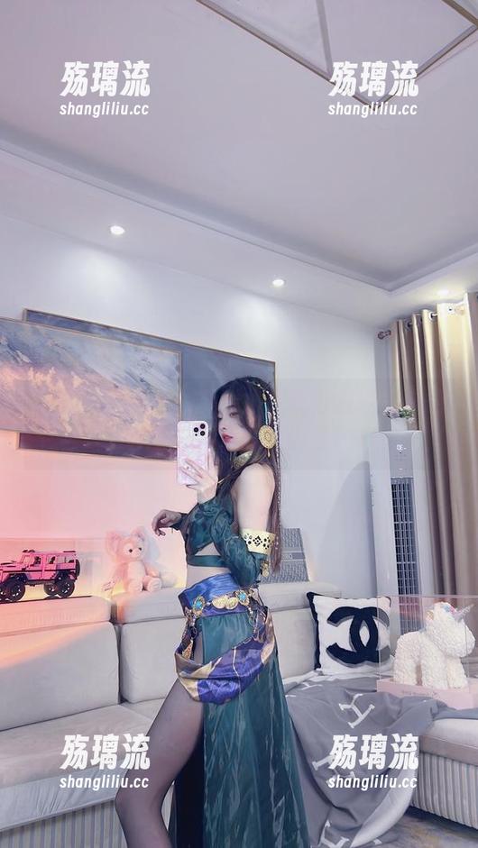 又是一波！小小奶瓶儿在线透露经典白色蕾丝，高清高到出奇！