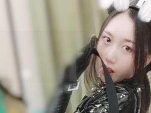 微密圈 – 图片中小玉吃果冻的视线：女孩的瞬间，掀起微风