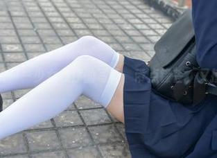 白丝休闲短裤——少女秩序的写真，带点锋芒，又掺杂几分朦胧