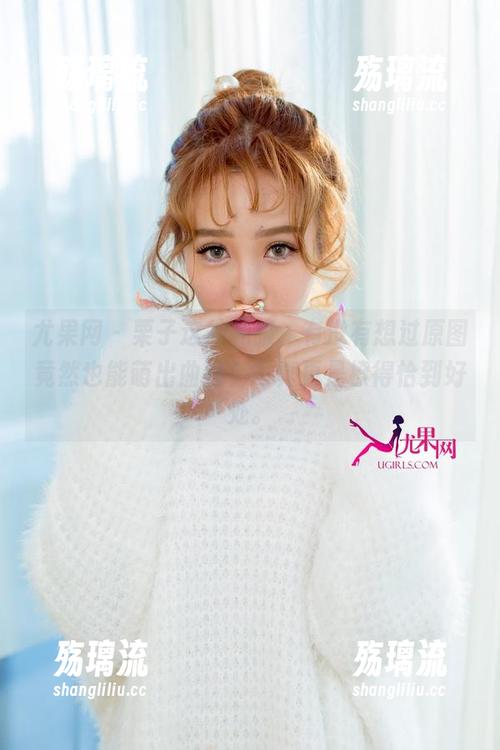 尤果网 - 栗子这件礼服，有没有想过原图竟然也能萌出曲线？写真更是撩得恰到好处。