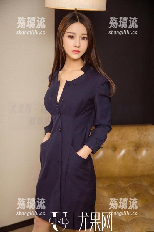 尤果网 - 腿部运动不够？赵伊彤最新美图教你如何用风筝带上运动风！