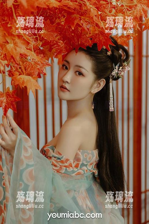 尤蜜荟 - 艾小青的全套网袜，原图里的诱惑真令人心痒