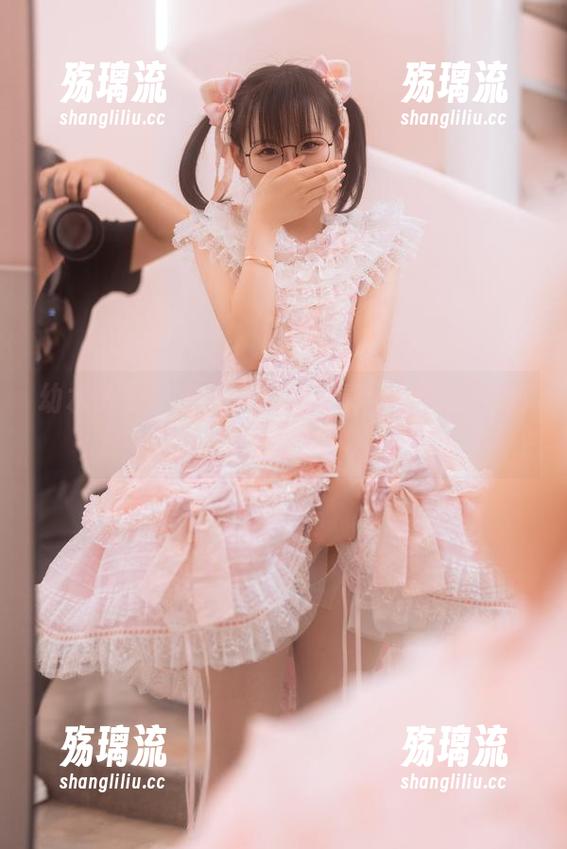 幼水铃衣 幼水铃衣带来双人校服写真,好像又回到了课堂?!