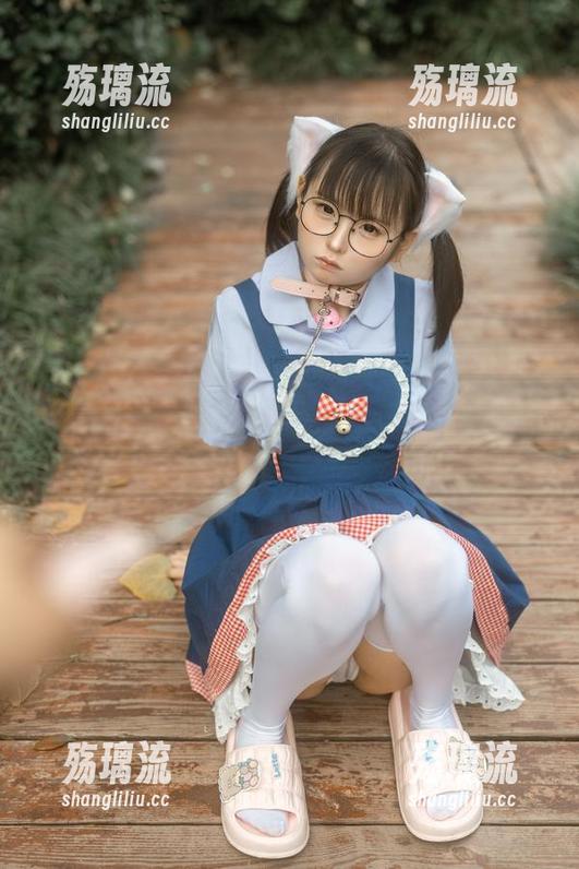 让幼水铃衣带你“泡”出高清美图的温泉体操服秀，衣服似乎都在说：“再美一点都不够！”