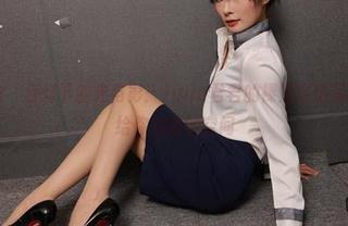 异思趣向 – 台灯下的光与影：Julia君君的裸足精选写真集，留给你想象的空间