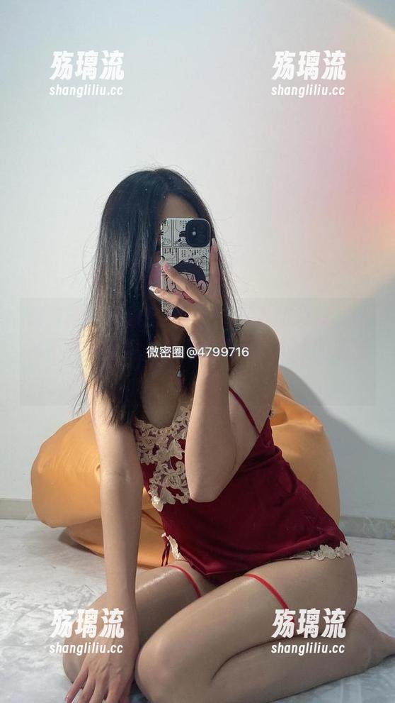 微密圈 - 用徐绾绾yyyy的私拍证明，丝袜不只是面料，更是套图里藏不住的潮流暗号！