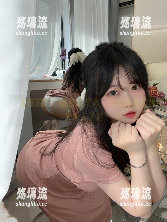 “是依酱吖”的最新写真，肉丝的柔软也太迷人了吧