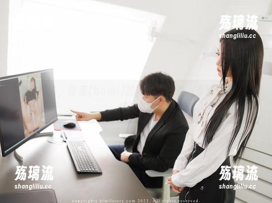 不得不说，普美(bomi)的睡衣真糟糕，原图倒是给得挺大方。