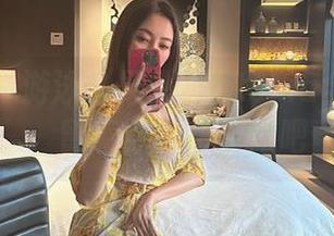 微密圈 – 游泳池果儿Victoria全套图片，留着你的想象力吧
