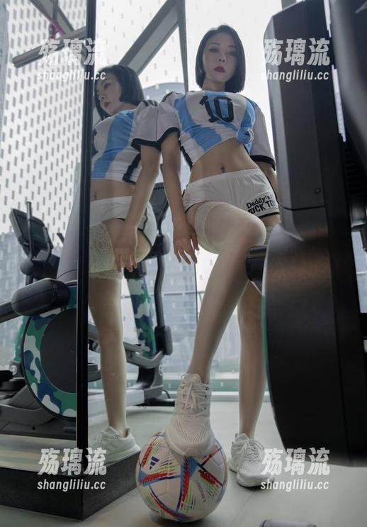 微密圈 - 果儿Victoria的黄色战袍：打破沉闷色彩！图库分享带你开眼界！