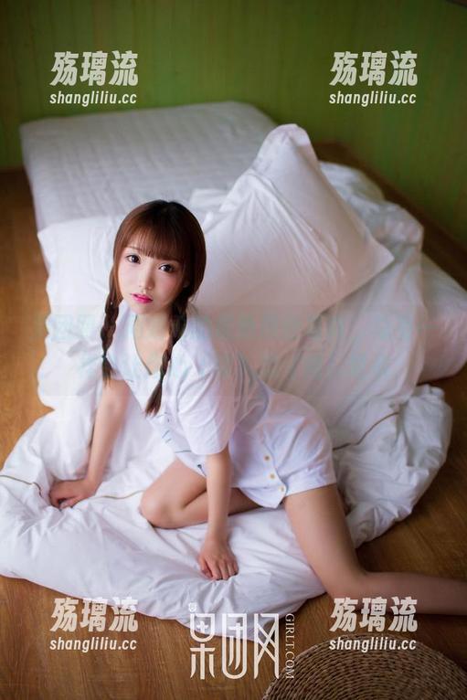 果团网 - 周妍希的最新黑丝写真，总有一样会让你心（动）思（绪）复杂