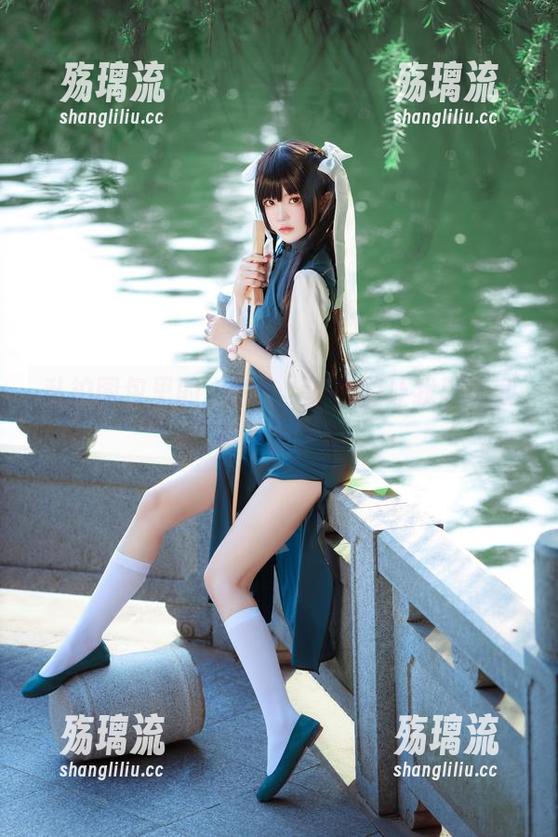 私拍图包里的桜桃喵，油亮得让我以为我在照镜子！