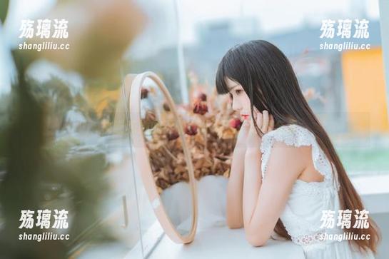 桜桃喵和她的透明女仆奇遇：写真合集