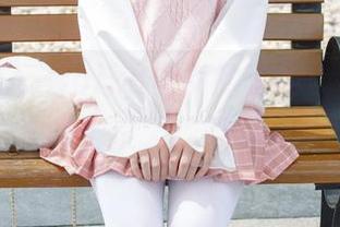 森萝财团 – 看aika修女的写真，神圣的背光都没了，哎呀！