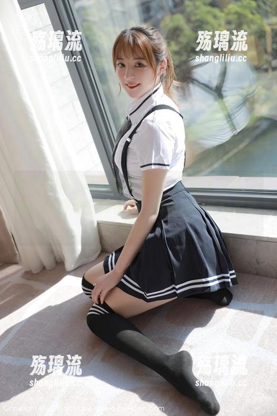 模范学院-糯美子Mini 模范学院 - 原图就很有戏,糯美子Mini用女仆这身份打破常规,图包难道也能出乎意料?