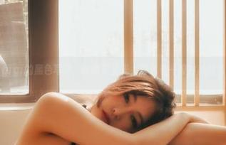 樱晚gigi的黑色写真，明明无圣光，却透着一股神秘的气息。