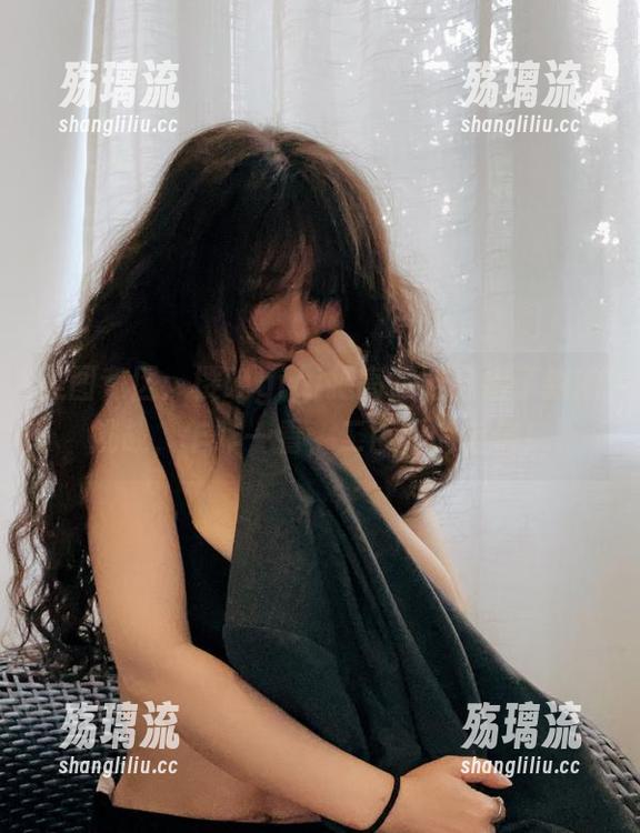 美图专区：樱晚gigi把高跟鞋穿出了新的挑战，乍咋一看，二百斤的自信！