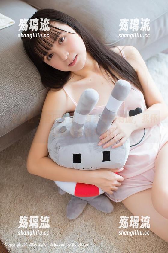 波萝社 - 套图分享：夏美酱的制服，我怀疑她是走错片场了