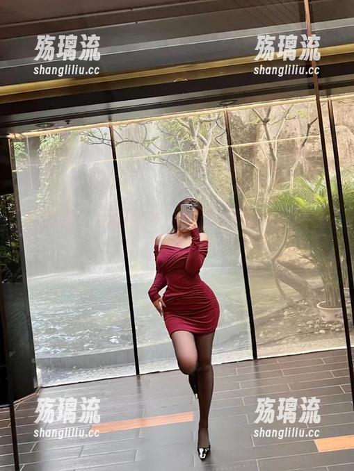 微密圈 - 制服狂欢：洁己u带你飞，资源全免！