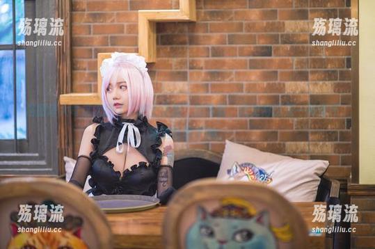 洛丽塔大哥这次搞了“护士小姐”的写真，我觉得这是一种情怀，精选也真不赖。