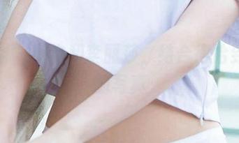 爱尤物 – 毛衣和李丽莎，结合得恰到好处的写真