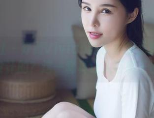 爱蜜社 – 妤薇Vivian的水手服私拍是怎么设计的？这一套真让人百转千回。