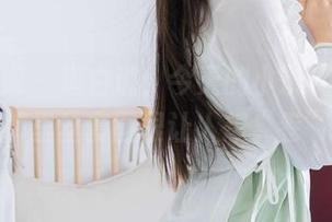 物恋传媒 – 坦白说，今天的小茶搞了个大更新，裤里丝套图很让人想“卷”起来！