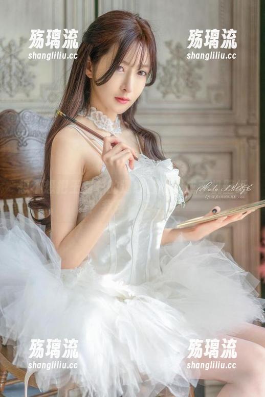 想不想把王羽杉的透纱白裙变成手机壁纸？我帮你实现！