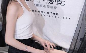 甜予摄影 – 高清看璇璇，过膝白丝让人有种想偷看的欲望
