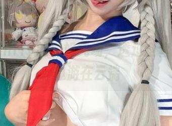 白栎Shirly的学姐气场，透过全套写真像遨游在云端