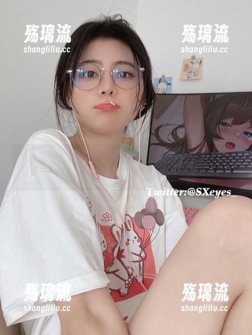 从小学妹到朱雀：眼酱大魔王w的私拍图包来一波有趣的挑战！