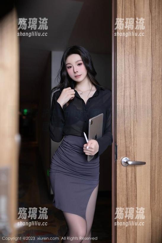 秀人网 - 护士Emily尹菲的正经时刻：原图下载，真不想捣乱！