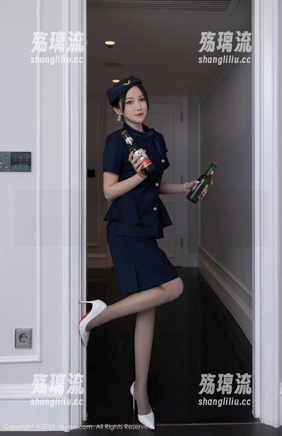 秀人网 - 空姐？不，是吴小小的精选写真集，带你飞进不一样的“空中之旅”。
