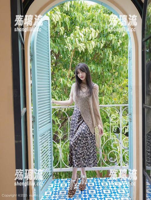 秀人网 - 浴室里的周周不吃香菜：图包会有意想不到的发现