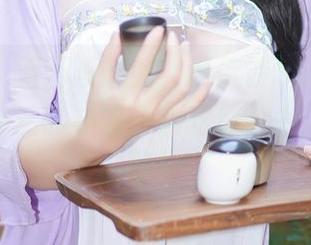 秀人网 – 万万没想到，夏诗诗Sally的皮衣图集居然能让我一边吃薯片一边变得优雅！