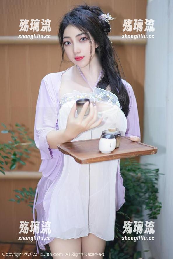 秀人网 - 万万没想到，夏诗诗Sally的皮衣图集居然能让我一边吃薯片一边变得优雅！