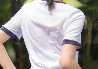 秀人网 – 最新合集：徐微微mia和泳池的邂逅，水面上的迷离反光从未如此诱人。