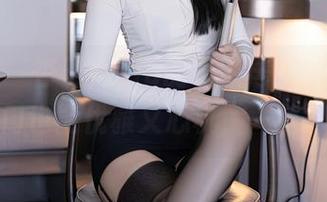 秀人网 – 杏子Yada的最新居家套图，懒得出门也能优雅又心机，一键拥有。