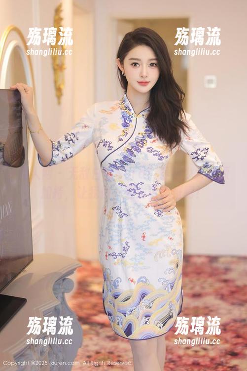 秀人网 - 无敌白微Sera！最新少女资源加持，让我们一起发散思维吧！