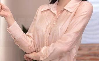 秀人网 – ‘糯美子mini’的毛衣写真，问题是这季毛衣好像一直没更新