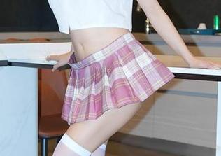 秀人网 – 艺轩这组油亮作品，美图+油膜，别再说我嘴巴贼滑。