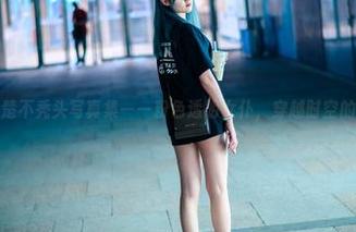 秋楚楚不秃头写真集——粉色透明女仆，穿越时空的奇趣